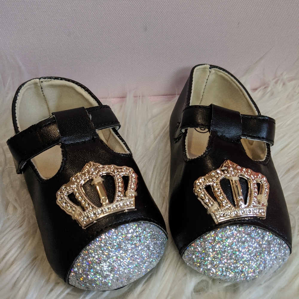 Elegant baby crown shoe for birthday and Christmas